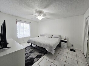 1102 Green Pine Blvd, Unit E2 in West Palm Beach, FL - Foto de edificio - Building Photo