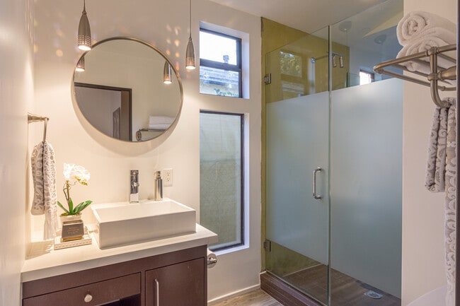 13263 Venice Blvd in Los Angeles, CA - Building Photo - Building Photo