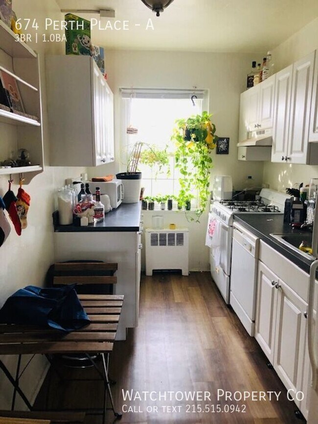 property at 674 Perth Pl