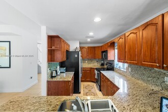 1710 Mayo St in Hollywood, FL - Foto de edificio - Building Photo