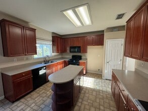 8 Pewter Ct in Sacramento, CA - Building Photo - Building Photo