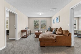 1174 Cypress Pointe Blvd in Davenport, FL - Building Photo