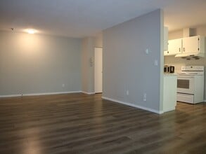 8060 Ryan Rd in Richmond, BC - Building Photo - Building Photo