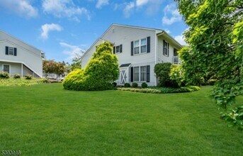321 Sparrow Ct in Three Bridges, NJ - Building Photo - Building Photo
