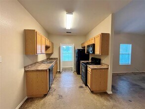 100 Lindas Creek Ln in Weatherford, TX - Foto de edificio - Building Photo