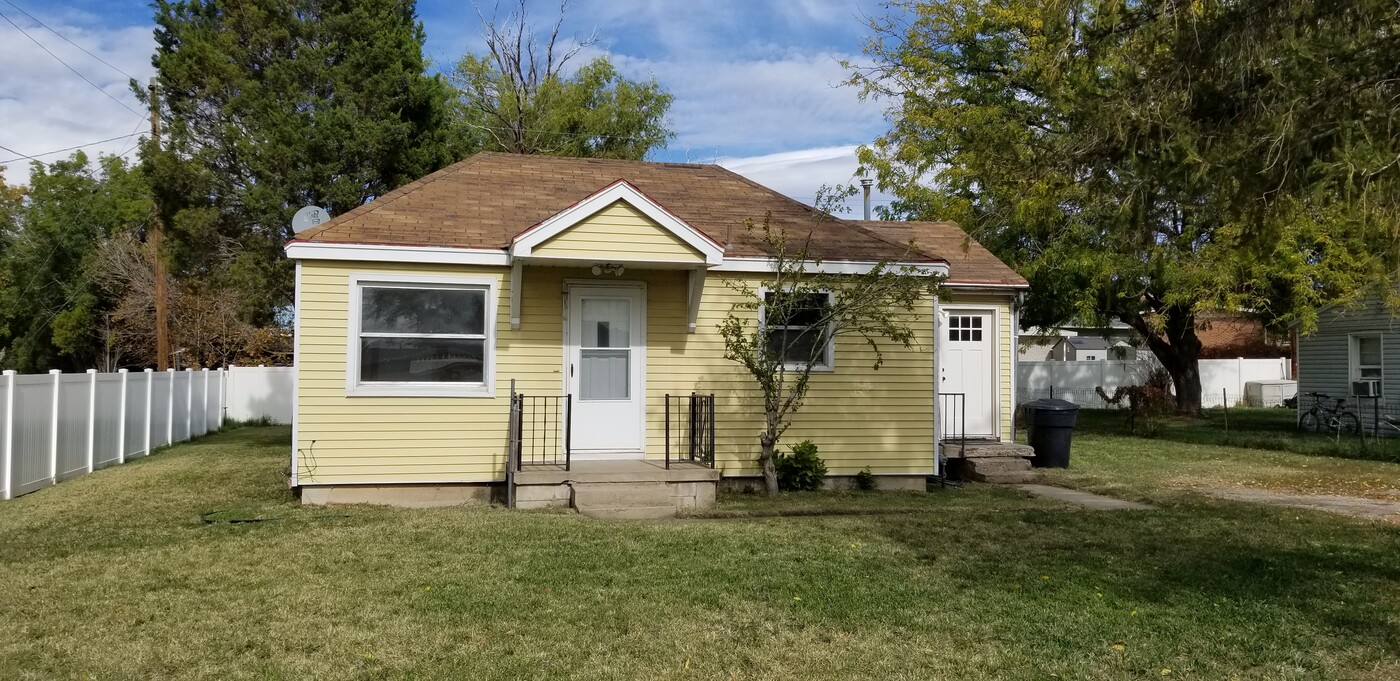 328 W 1950 N in Sunset, UT - Building Photo