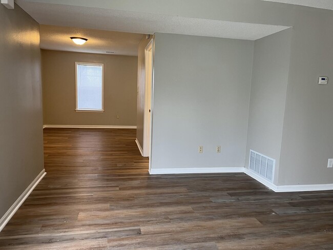 2313 E Parks Edge Pl in Columbia, MO - Building Photo - Building Photo