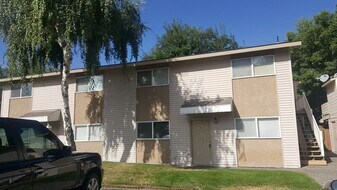 1911 Hoxie Ave in Richland, WA - Building Photo