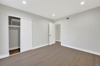 22540 Roscoe Blvd in Los Angeles, CA - Building Photo - Building Photo