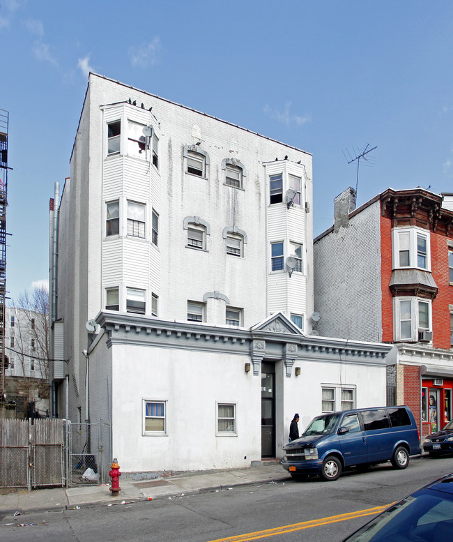 121 Elm St in Yonkers, NY - Building Photo - Building Photo