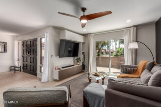 7921 E San Miguel Ave in Scottsdale, AZ - Building Photo - Building Photo