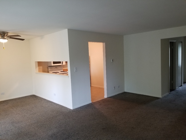 915 S Court of Shorewood in Vernon Hills, IL - Building Photo - Building Photo