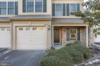 712 Creekside Dr in Hummelstown, PA - Foto de edificio - Building Photo