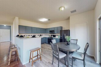 801 Gillon Dr in Arlington, TX - Building Photo - Building Photo