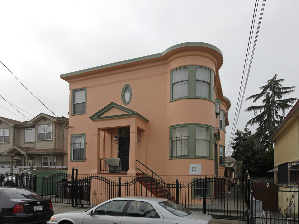 919-921 E 17th St in Oakland, CA - Building Photo