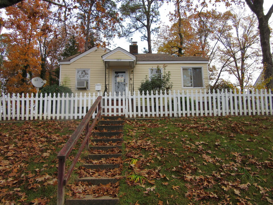 1013 Kensington Ave in Colonial Heights, VA - Building Photo