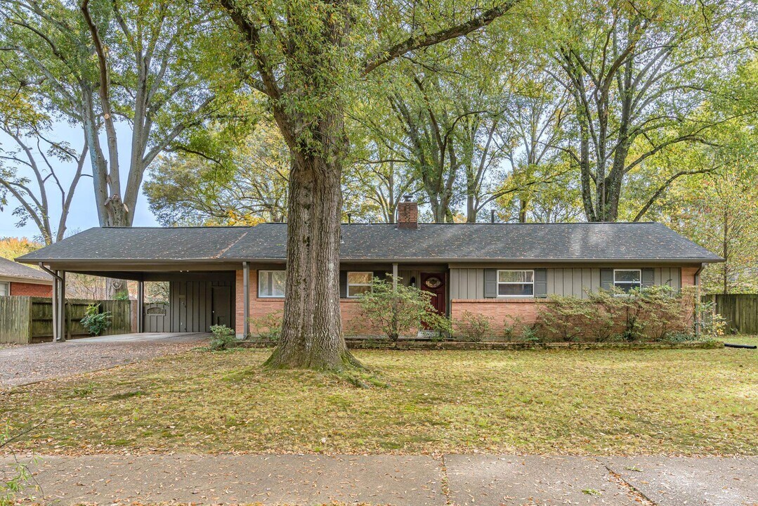 4321 Charleswood Ave in Memphis, TN - Building Photo