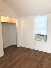 2513 21st St, Unit Rear in Lubbock, TX - Foto de edificio - Building Photo
