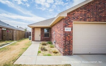 6804 Oakridge Ave in Lubbock, TX - Building Photo - Building Photo