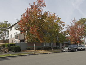 8232 7th St in Buena Park, CA - Foto de edificio - Building Photo