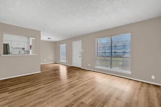 Hickory Apartments in Garland, TX - Foto de edificio - Building Photo