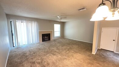 6931 Wright Way St in San Antonio, TX - Building Photo - Building Photo