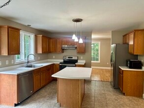74 Jessica Dr in Merrimack, NH - Building Photo - Building Photo