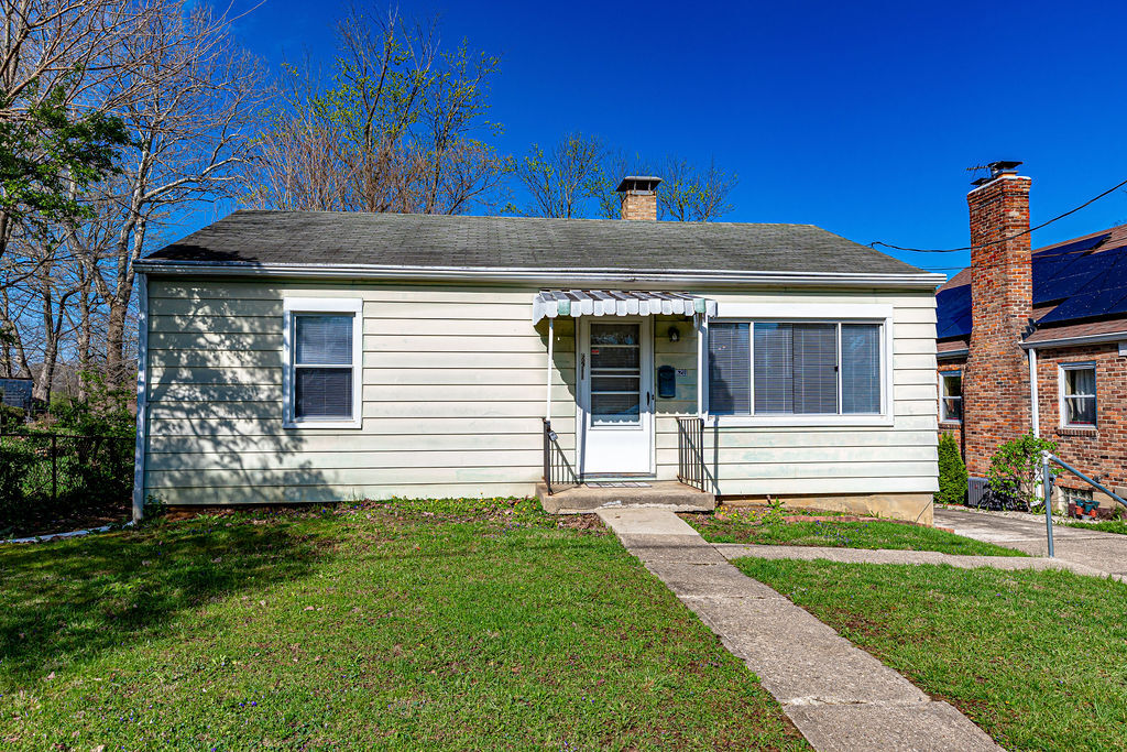 6211 Banning Rd in Cincinnati, OH - Building Photo