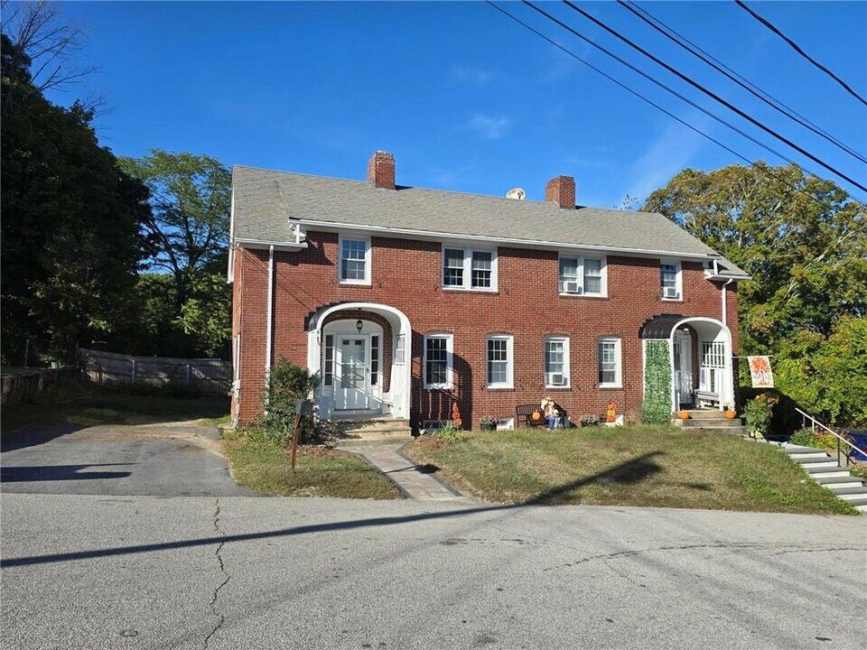 7 Goddard St in Scituate, RI - Building Photo
