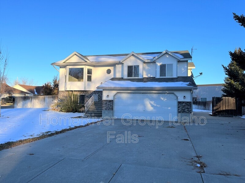 3535 Spring Creek Dr in Idaho Falls, ID - Building Photo