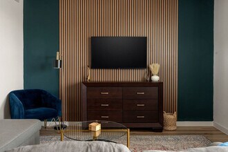 2232 Empire Central Dr in Dallas, TX - Building Photo - Building Photo