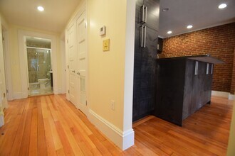 1619 Beacon St, Unit 2 in Brookline, MA - Building Photo - Building Photo