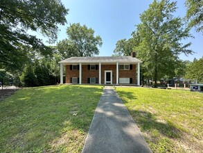 1715 W Market St in Greensboro, NC - Building Photo - Building Photo