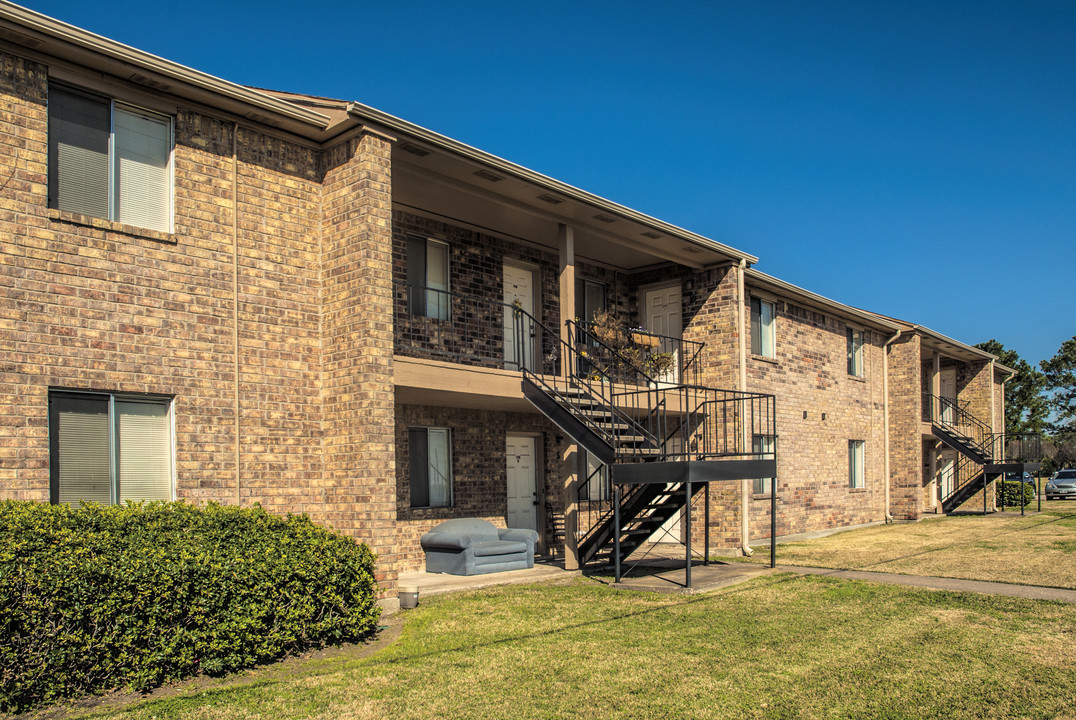 University Place in Beaumont, TX - Building Photo