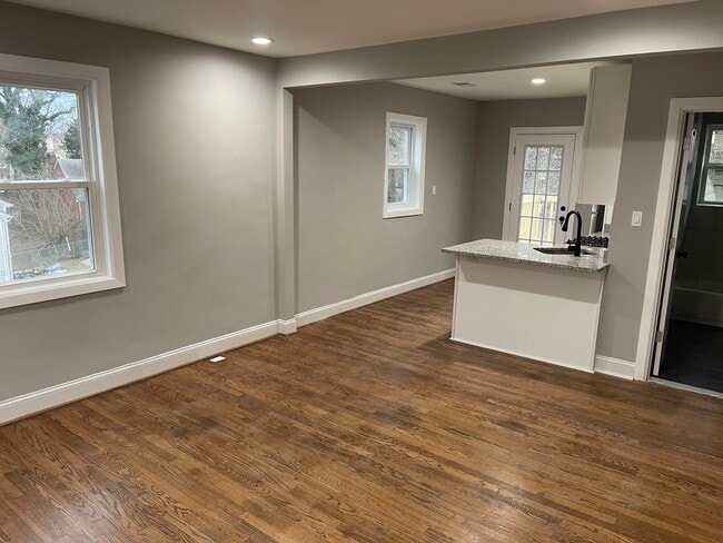 273 56th Pl NE, Unit 1