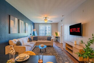 1275 E University Dr in Tempe, AZ - Foto de edificio - Building Photo