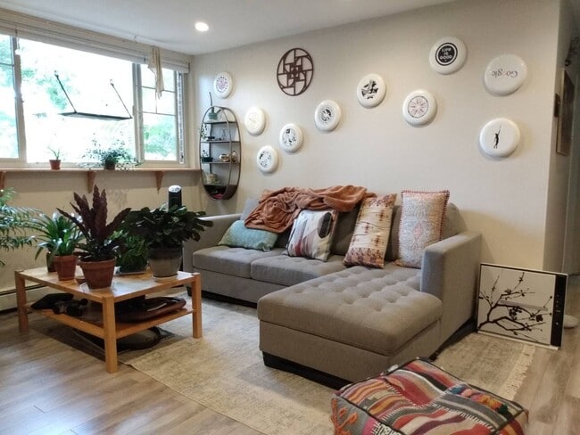 property at 850 W Moorhead Cir