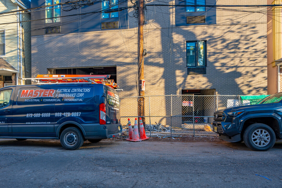 14 Merchant St in Newark, NJ - Building Photo