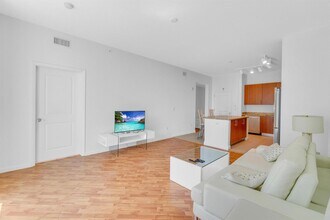 1945 S Ocean Dr, Unit 502 in Hallandale Beach, FL - Foto de edificio - Building Photo