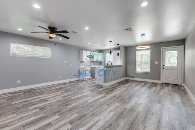 13329 Lenosa Ln in Dallas, TX - Building Photo - Building Photo