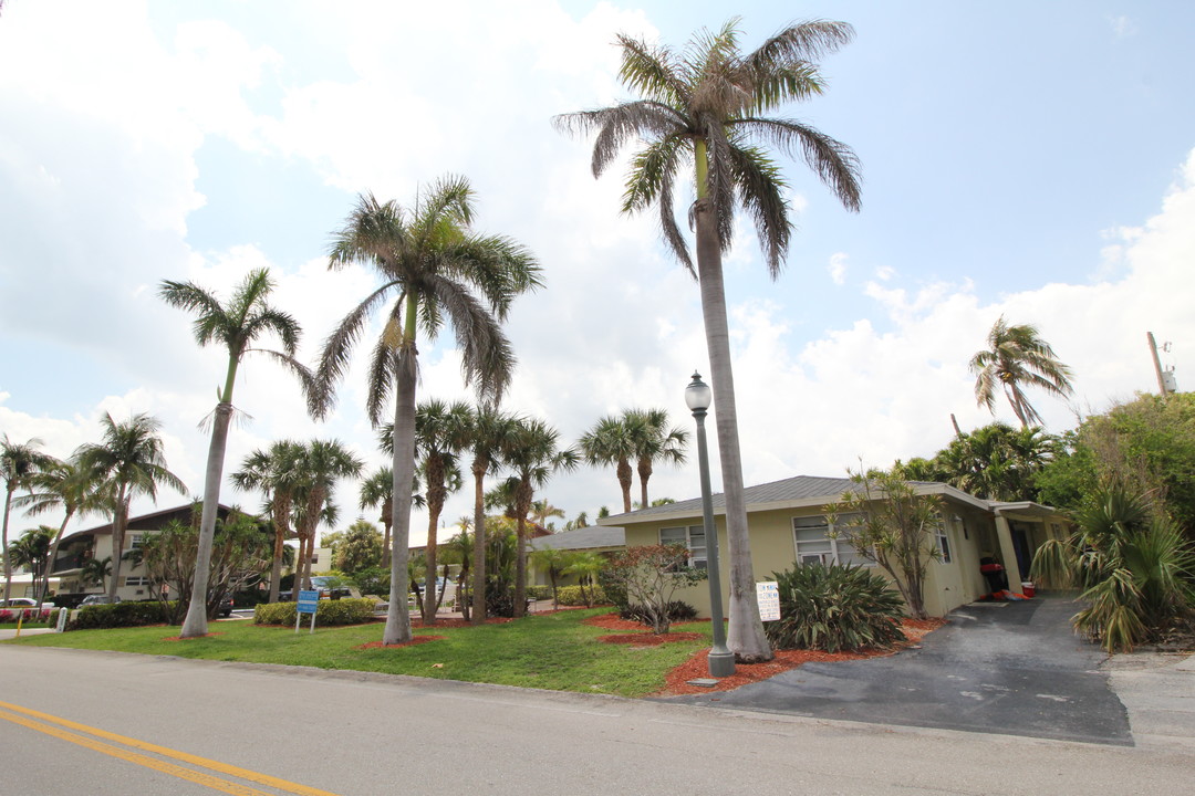 Bravado Apartments in Palm Beach Shores, FL - Building Photo