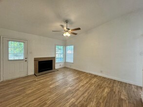 4023 Sunrise Creek Dr in San Antonio, TX - Building Photo - Building Photo