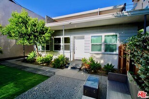 4336 Laurel Canyon Blvd in Los Angeles, CA - Building Photo