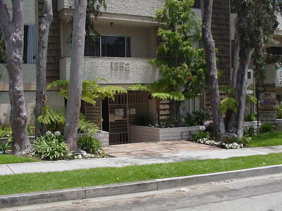 1352 S Carmelina Ave in Los Angeles, CA - Building Photo