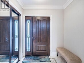 17 Lockheed Blvd in Toronto, ON - Building Photo - Building Photo