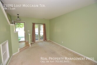 21090 Lost Moccasin Terrace in Ashburn, VA - Building Photo - Building Photo