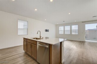 10039 Sir Atlas Ct in Las Vegas, NV - Building Photo - Building Photo