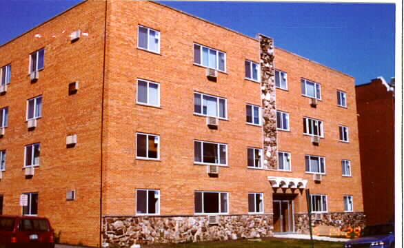 Ontario Condominiums in Oak Park, IL - Building Photo