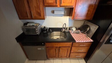11 Highland Ave, Unit 14 in Somerville, MA - Building Photo - Building Photo