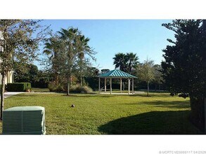 1550 SE Hampshire Way in Stuart, FL - Foto de edificio - Building Photo